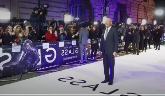 Супруга Брюса Уиллиса рассказала, что актёр узнает её