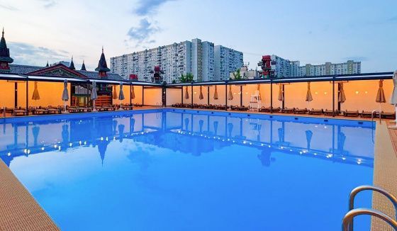 Открытые бассейны в Москве продолжают работать на двух локациях