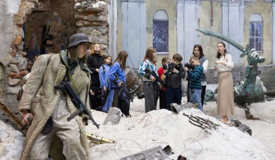 Музей Победы создал 6 тонн декораций для новогодней игры «Ёлка Победы»