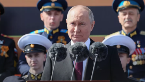 "Против России вновь развязана война". Путин на параде