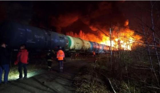 В Свердловской области локализовали пожар после схода вагонов