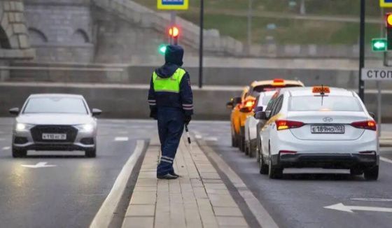 Госдума разрешила самозанятым таксистам работать без постоянной регистрации в регионе