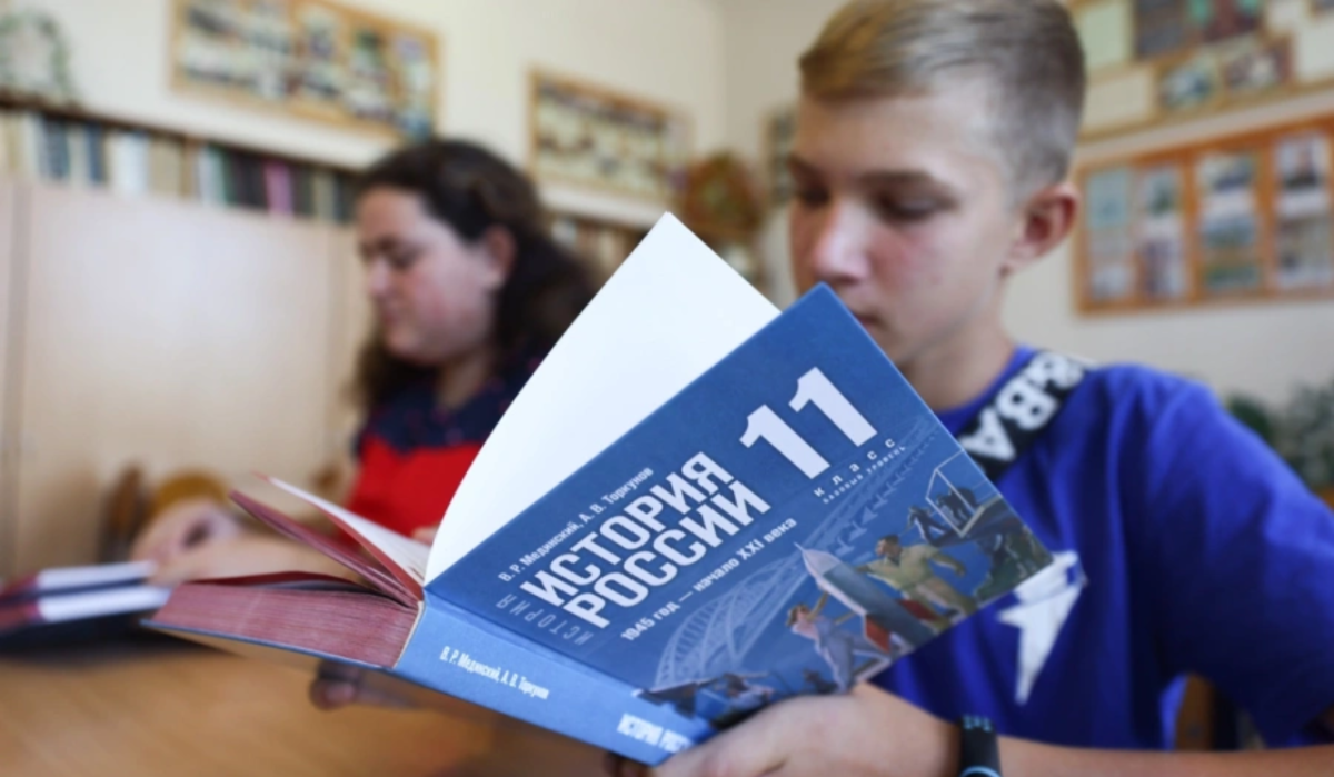 ФАС заставила «Просвещение» еще раз снизить цены на учебники