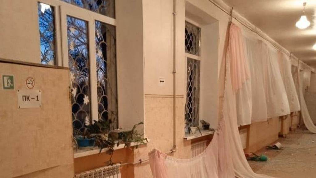 Две донецкие школы попали под ночной обстрел