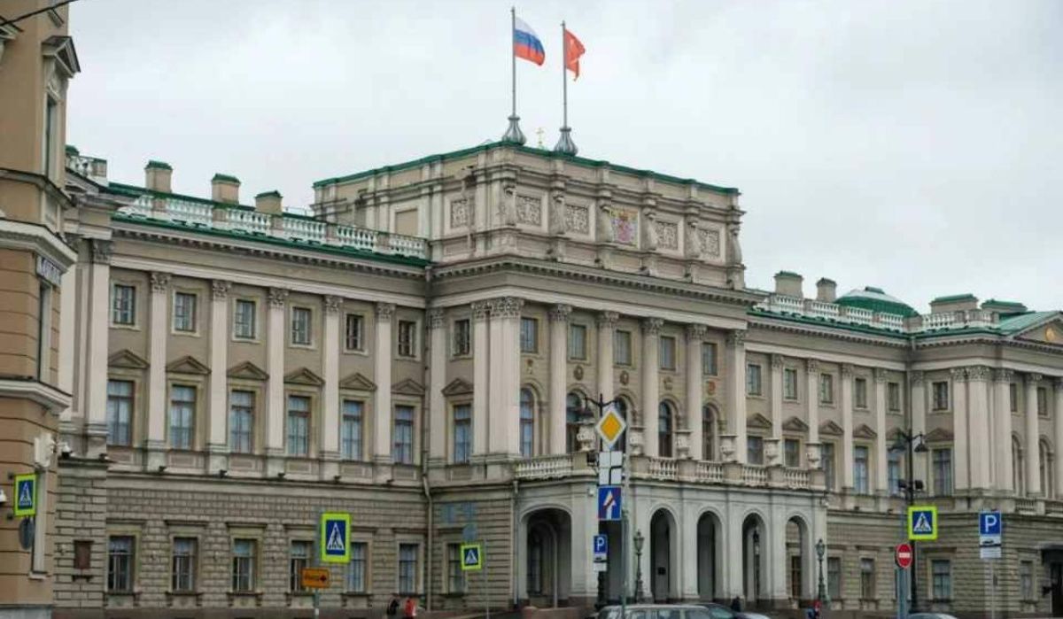 В Петербурге увеличат выплаты на детей в приемных семьях