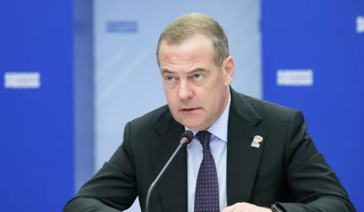 Медведев предложил вернуть российские активы в обмен на территории Украины