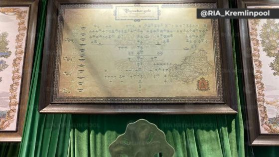 На ПМЭФ показали фамильное древо Путина