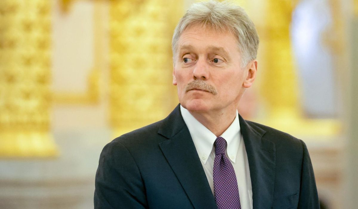 Песков: РФ тщательно отслеживает вопрос дальнобойного оружия для Киева