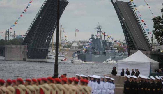 Концерт ко Дню ВМФ в Петербурге перенесли с Дворцовой площади