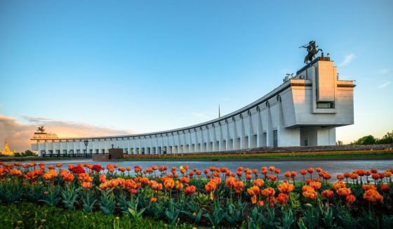 «Русские в моде»: Показ коллекции платков в Музее Победы 8 марта