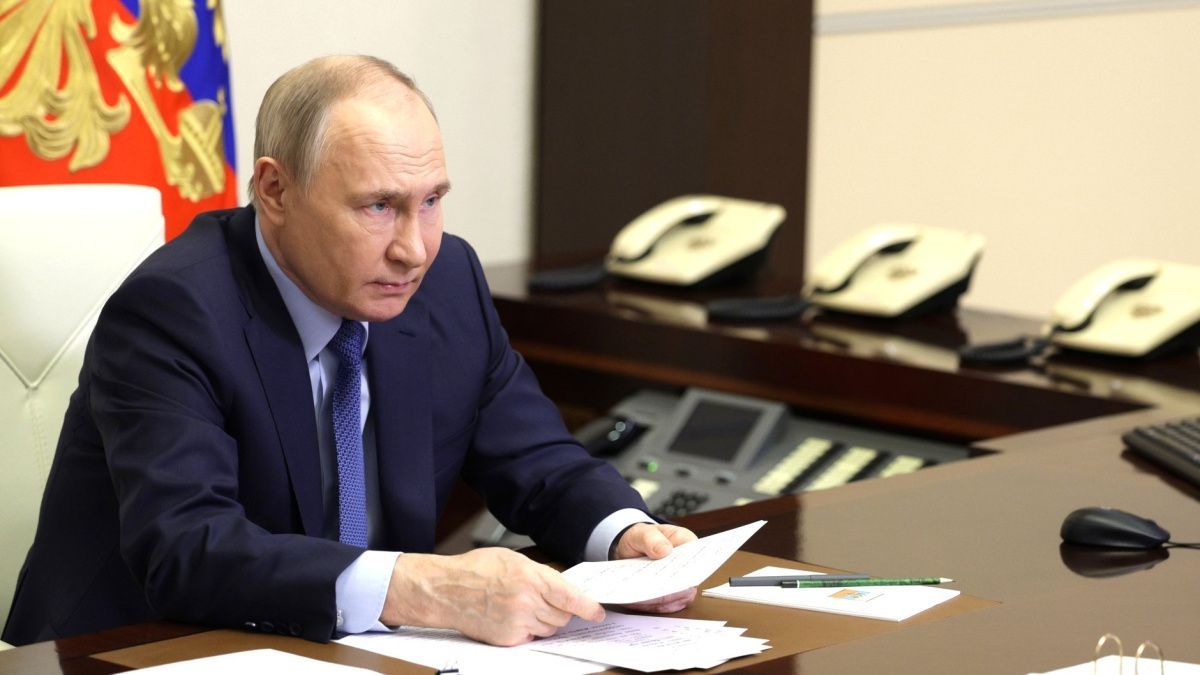 Путин: инфляция в России постепенно замедляется